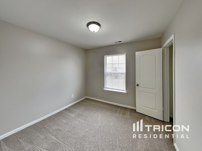 Building Photo - 106 Newport Dr