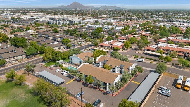 Building Photo - FANTASTIC 2 BED 2 BATHS IN SCOTTSDALE **Cashless Deposit Available!!!** 15 min to ASU