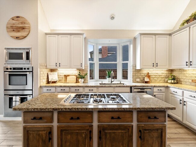 Building Photo - 3228 Port Royal Ct