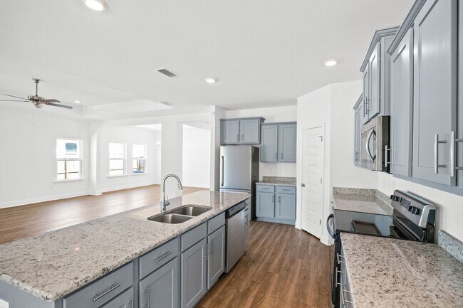 Building Photo - DON'T MISS OUT!