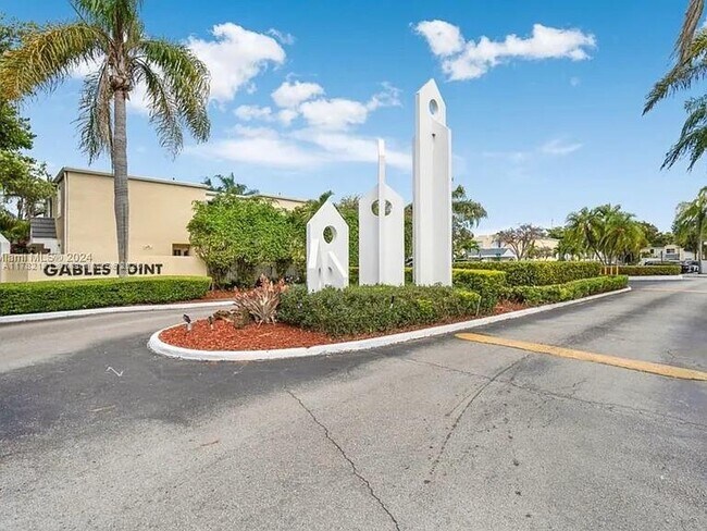 Building Photo - 4550 SW 68th Ct Cir