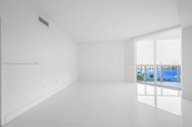 Building Photo - 17301 Biscayne Blvd