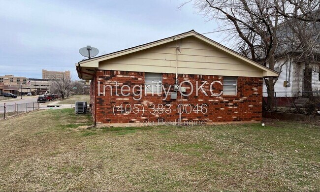 Building Photo - 1000 NE 7th St