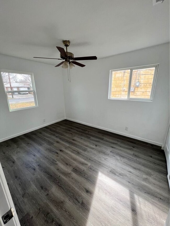 Building Photo - 2222 Duchess Dr