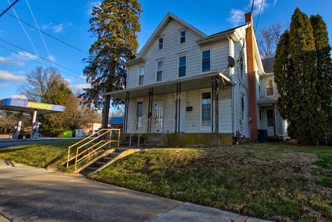 Building Photo - 524 E High St
