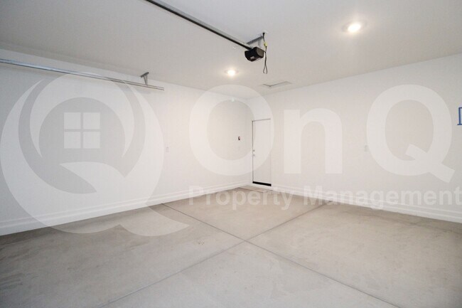 Building Photo - 4715 E Danta St