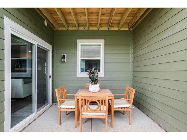 Building Photo - 17080 Dysart Pl