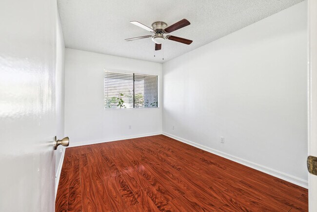 Building Photo - 34414 Laura Way