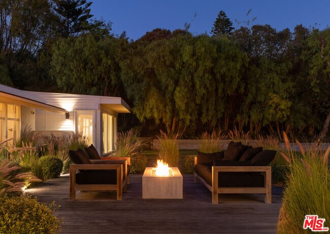 Building Photo - 6048 Philip Ave