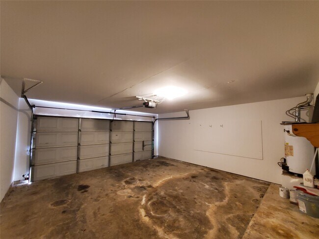 Building Photo - 1413 Bridle Path