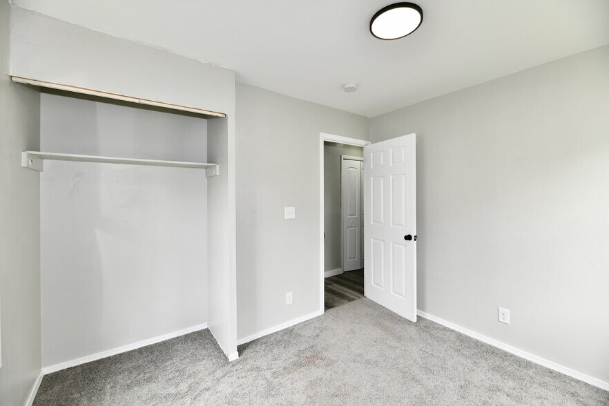 Building Photo - 3550 Eisenhower Dr
