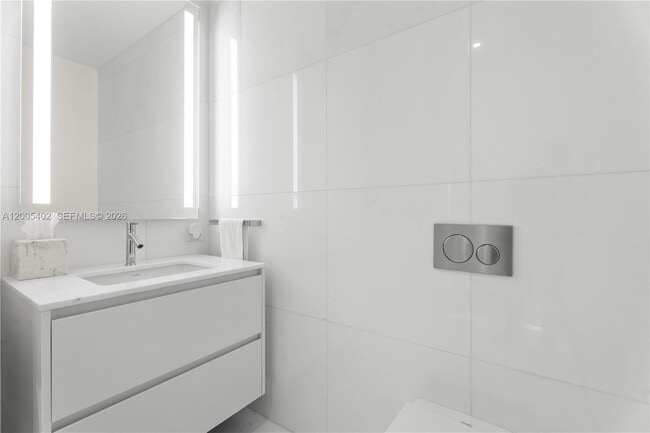 Building Photo - 300 Biscayne Blvd Way