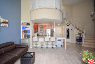 Building Photo - 620 S Gramercy Pl