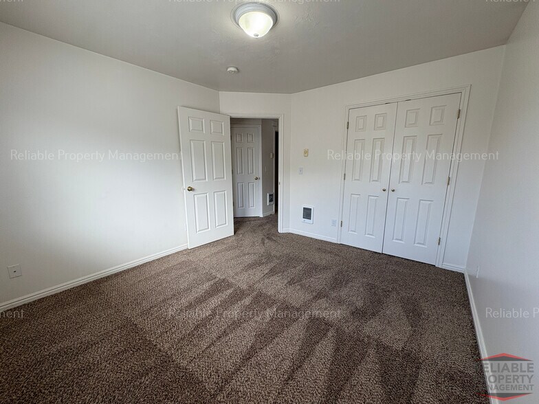 Building Photo - 3124 E Chasewood Dr