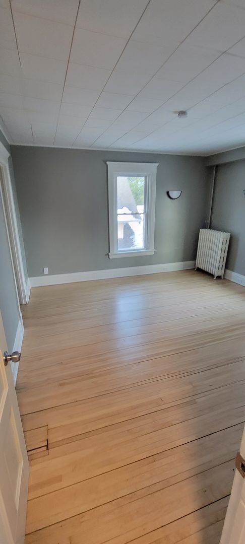 Building Photo - AVAILABLE NOW - 4 Bedroom with garage