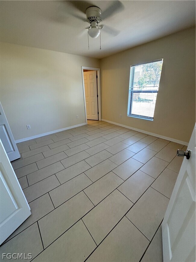 Building Photo - 4521 SW 9th Ave