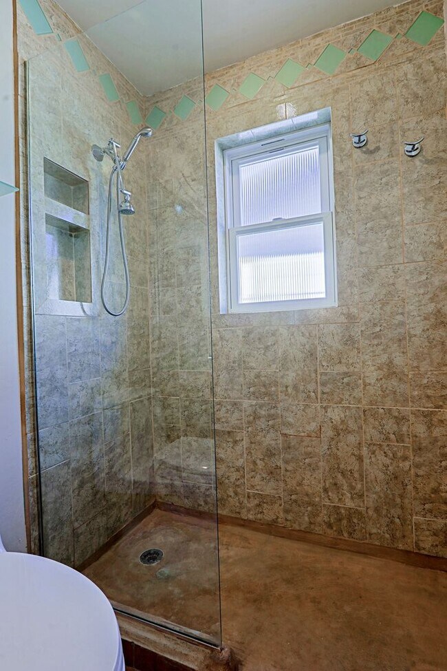 Building Photo - 6203 N 12th Pl