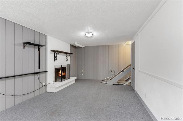 Building Photo - 411 Redwood Dr