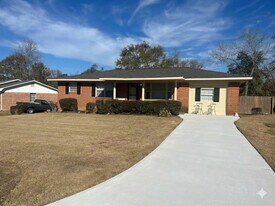 Building Photo - 2524 Kensington Dr W