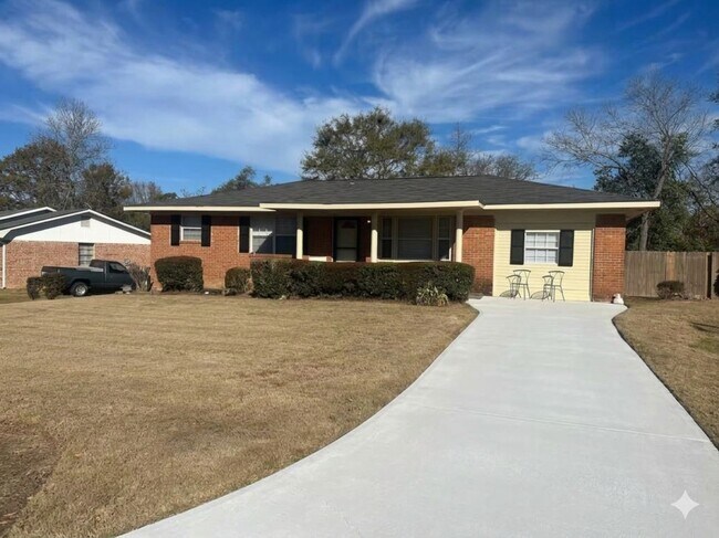 Building Photo - 2524 Kensington Dr W