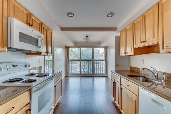 Building Photo - 2817 Jermantown Rd