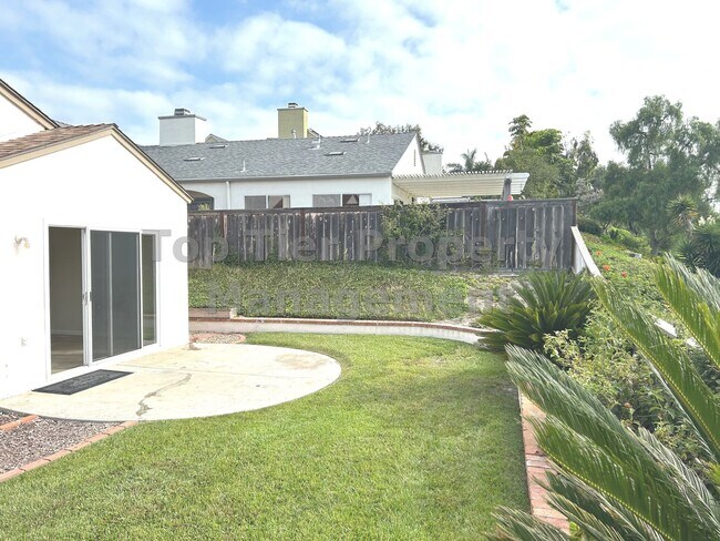 Building Photo - ***Beautiful 3 bed / 2.5 bath House in a N...