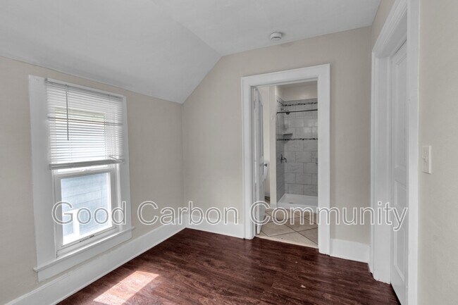 Building Photo - 331 Schenck St
