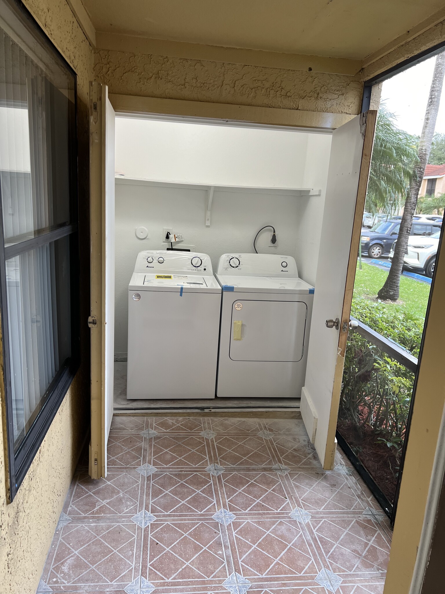 Building Photo - 10500 SW 155th Ct