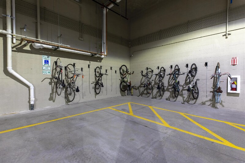 Building Photo - 4743 N Wolcott Ave