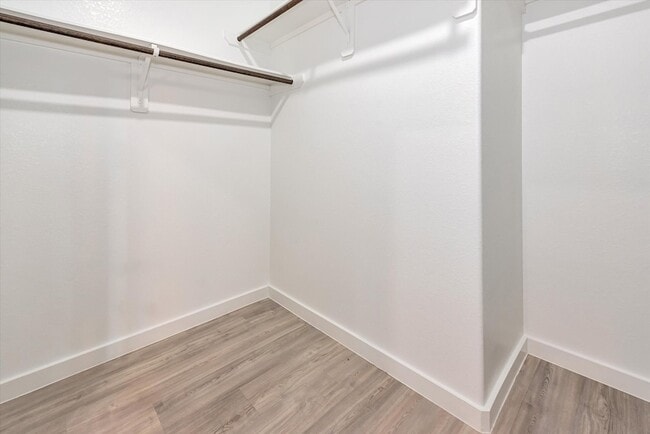Building Photo - 10651 Whitejacket