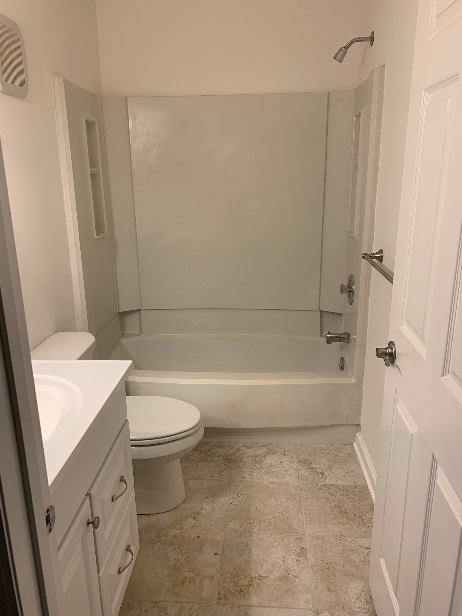 bathroom - 613 Poplar Ct