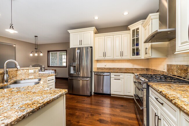 Building Photo - 1762 Creek Wood Dr