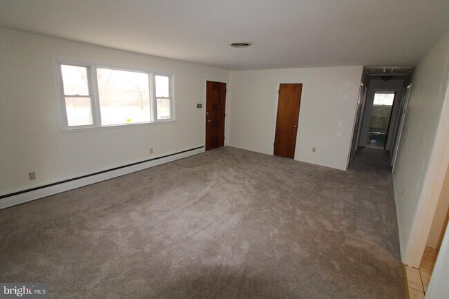 Building Photo - 4032 Quakerbridge Rd