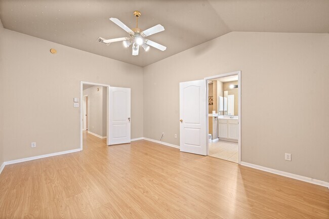 Building Photo - 10315 Kennewick Dr