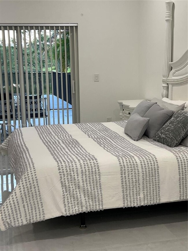 Building Photo - 10664 Paso Fino Dr