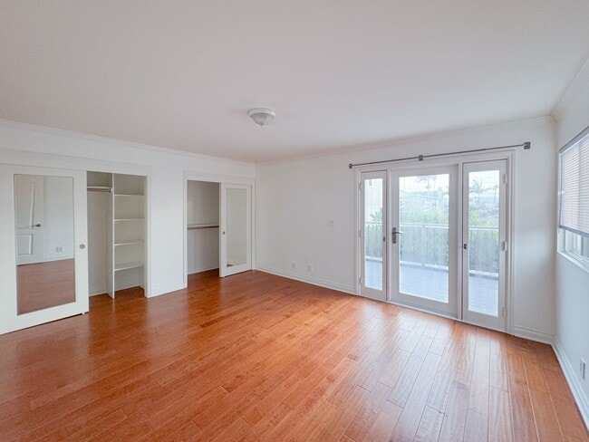 Building Photo - Beautiful 3 Beds 2 Baths Townhome in  Hermosa Beach