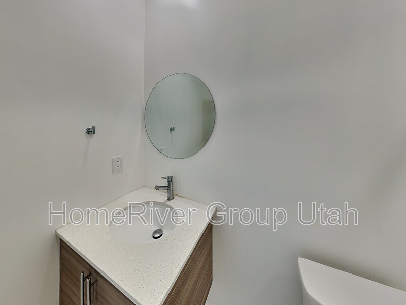 Building Photo - 877 S 200 W