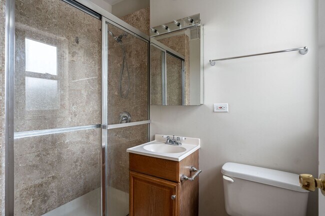 Building Photo - Sheridan Park / Uptown - 1 Bed / 1 Bath - ...