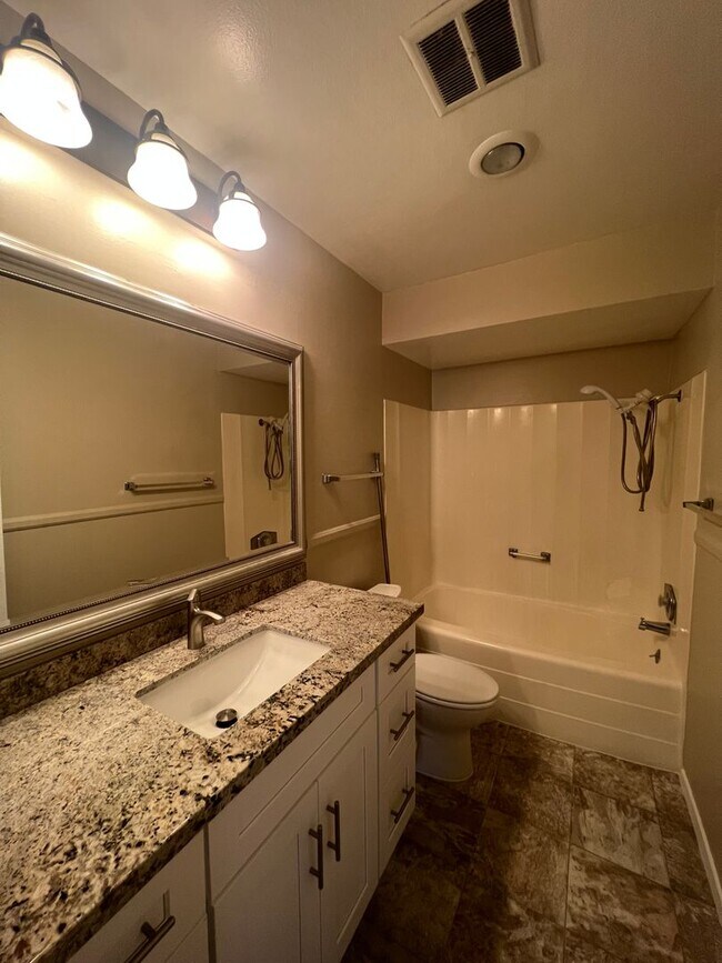 Building Photo - 1 Bedroom Condo in Mission Valley