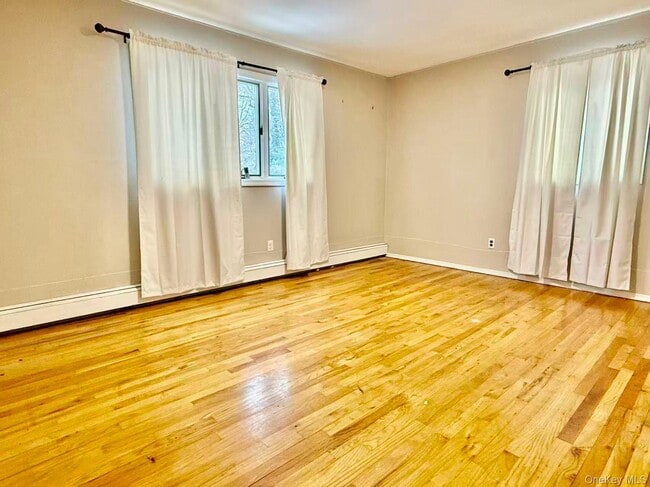 Building Photo - 33 Pilgrim Dr