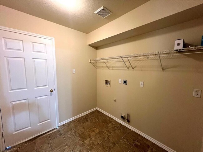 Building Photo - 2829 Deerfern Ln
