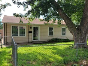 Building Photo - 3-bedroom, 2 bath house available now