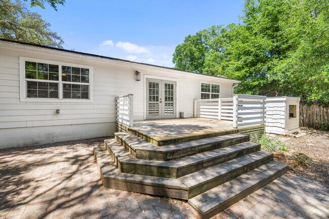 Building Photo - 419 Morningbird Ct