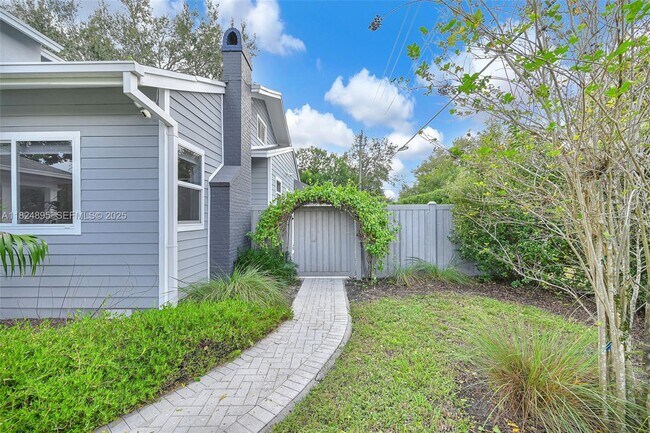 Building Photo - 150 NE 50th St