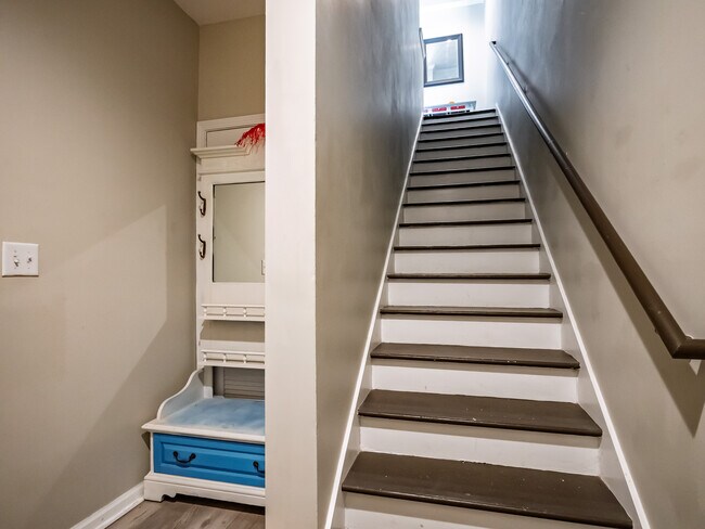 Building Photo - Rowandale