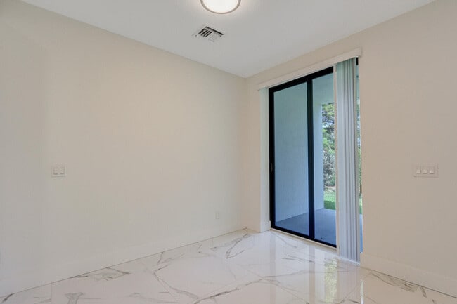 Building Photo - 400 Bella Sol Way