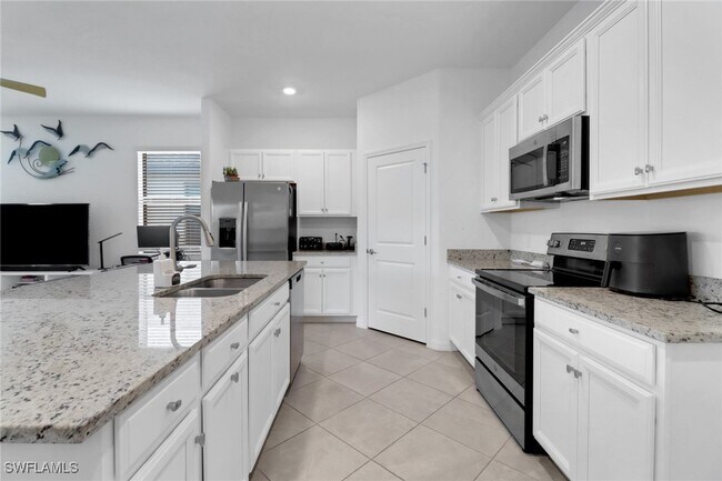 Building Photo - 3426 Menores Wy