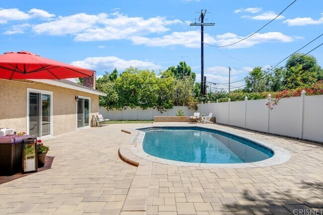 Saltwater pool - 8601 Santa Susana Plz