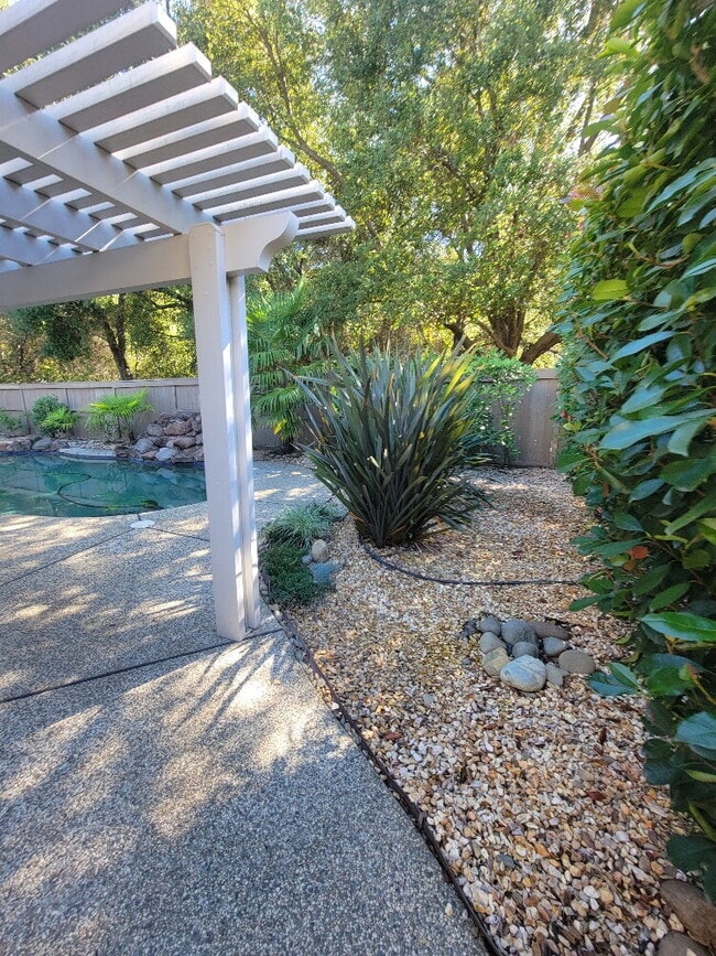 Building Photo - "Spacious 4-Bed, 3-Bath Oasis in Gold River with pool!"