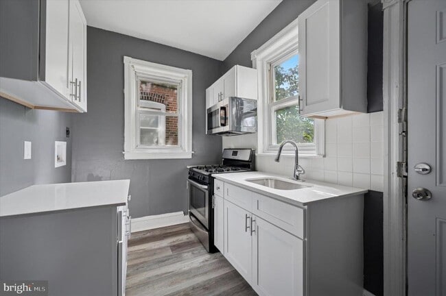 Building Photo - 1618 S 56th St